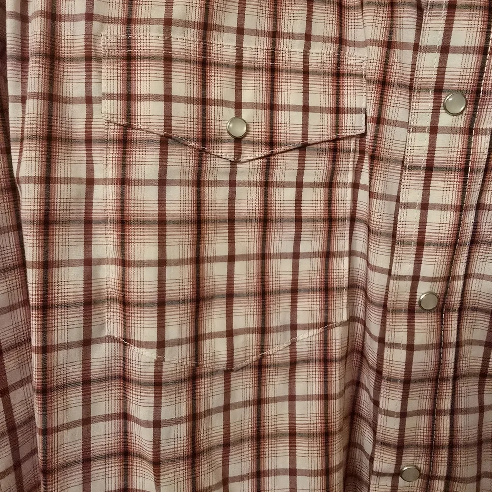 Wrangler Men's Red and White Plaid Button Down Shirt - Picture 3 of 6